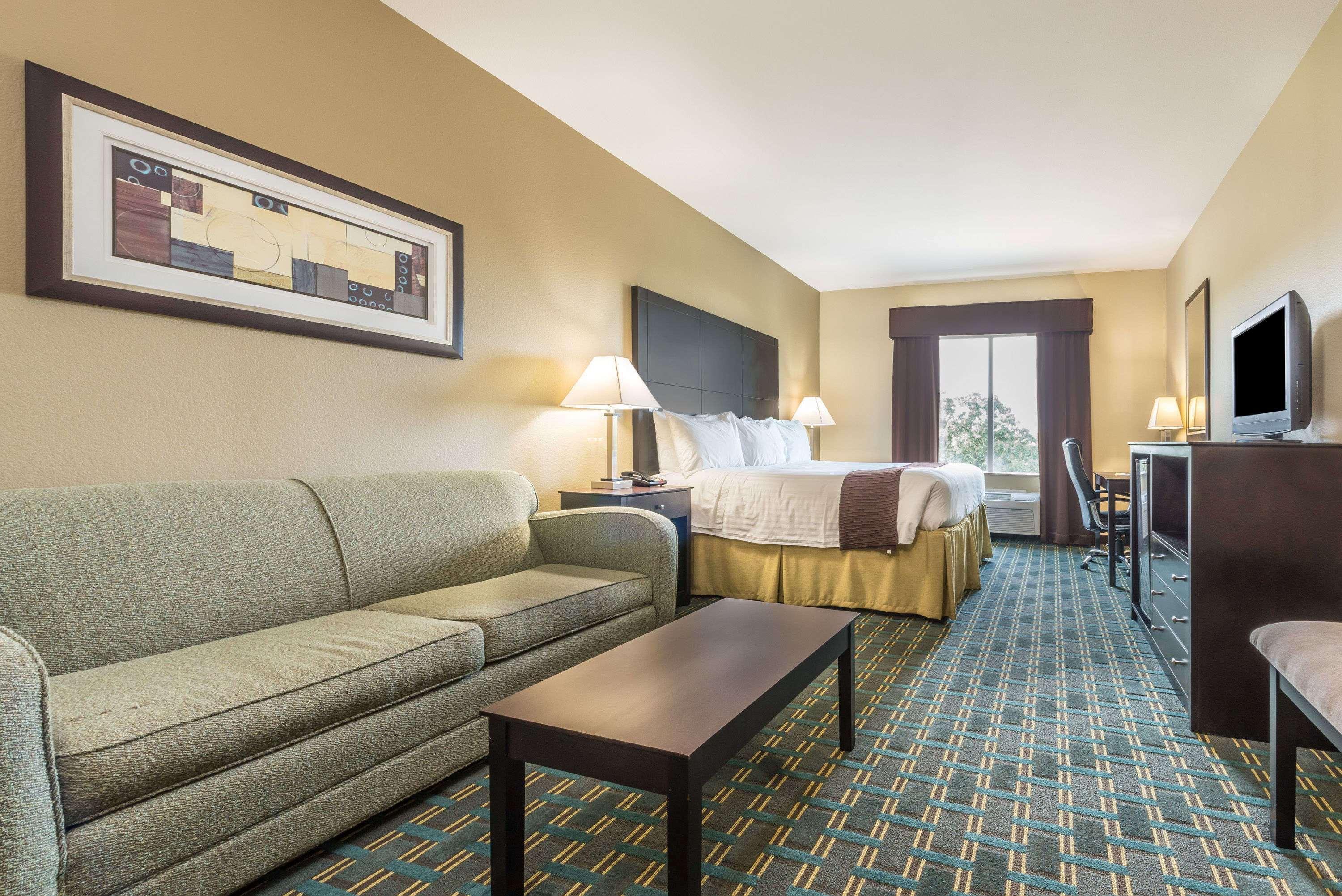Days Inn & Suites By Wyndham Mineral Wells Exterior photo