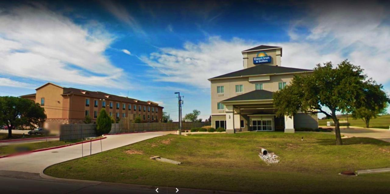 Days Inn & Suites By Wyndham Mineral Wells Exterior photo