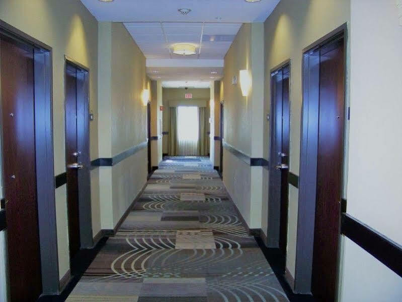 Days Inn & Suites By Wyndham Mineral Wells Exterior photo